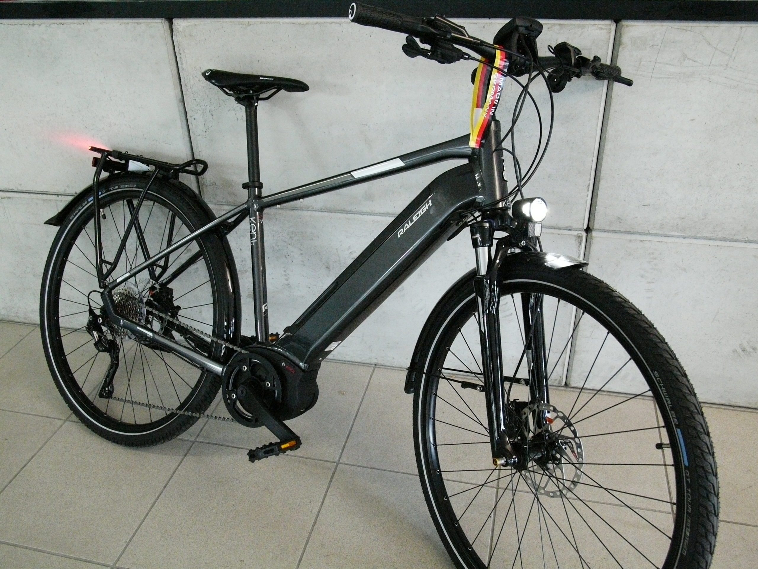 E-Trecking Bike Raleigh Bosch Performance Shimano Deore 10