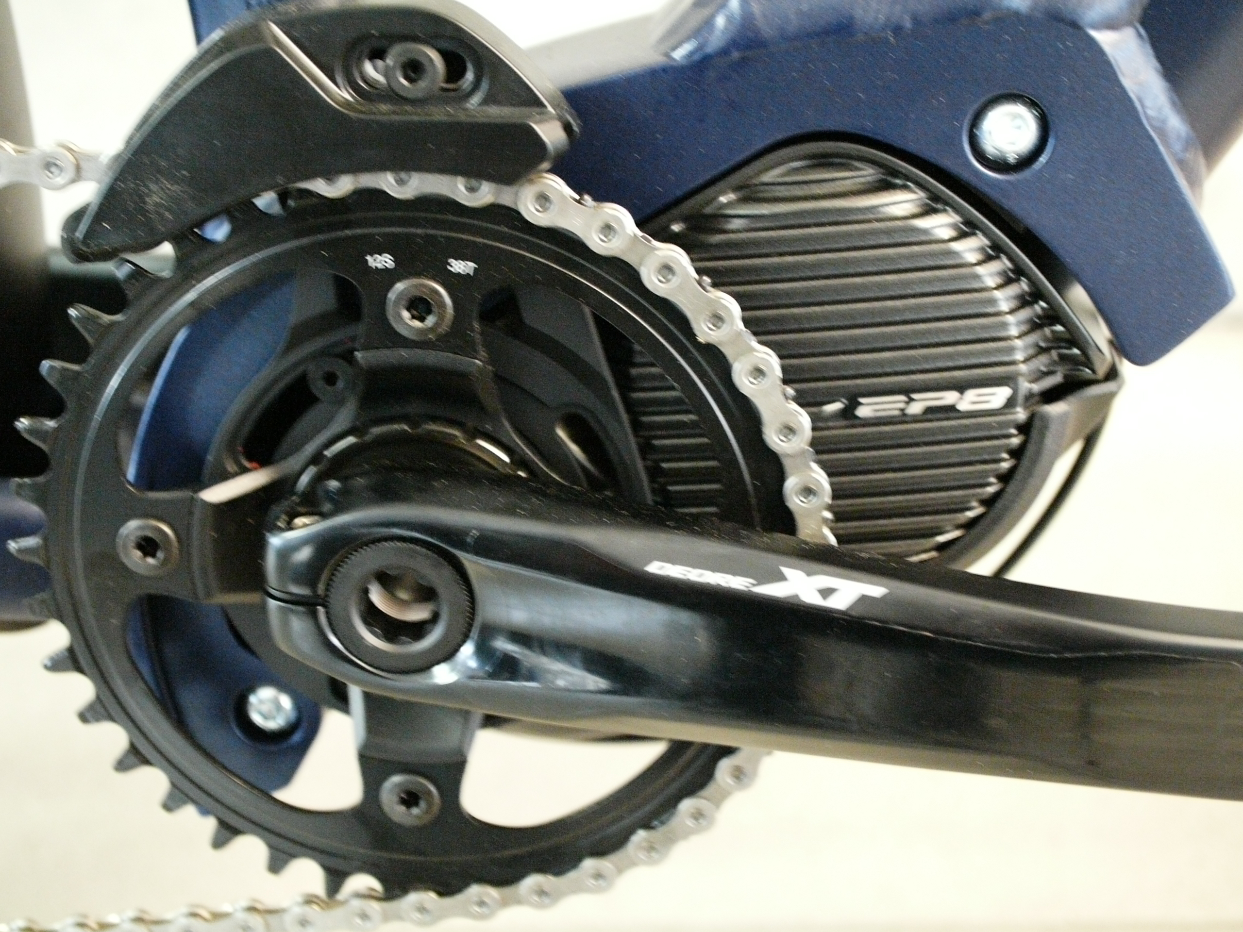 E-Trecking Bike Shimano EP8 2022 85 Nm 250W Akku 630WH Shimano X